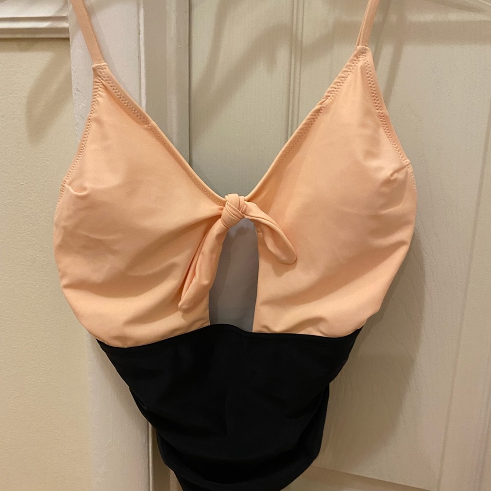 Women’s Medium One-Piece Bathing Suit